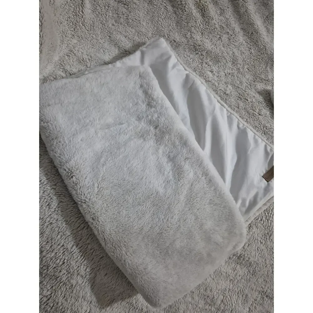 💥 KOOLABURRA BY UGG Faux Fur Queen Comforter Set Shams White Gray